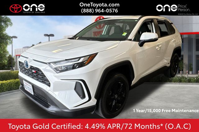 2023 Toyota RAV4 LE's photo