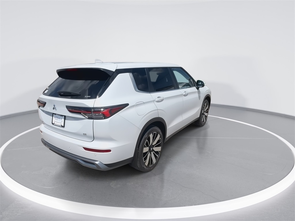 2025 Mitsubishi Outlander SE photo 8
