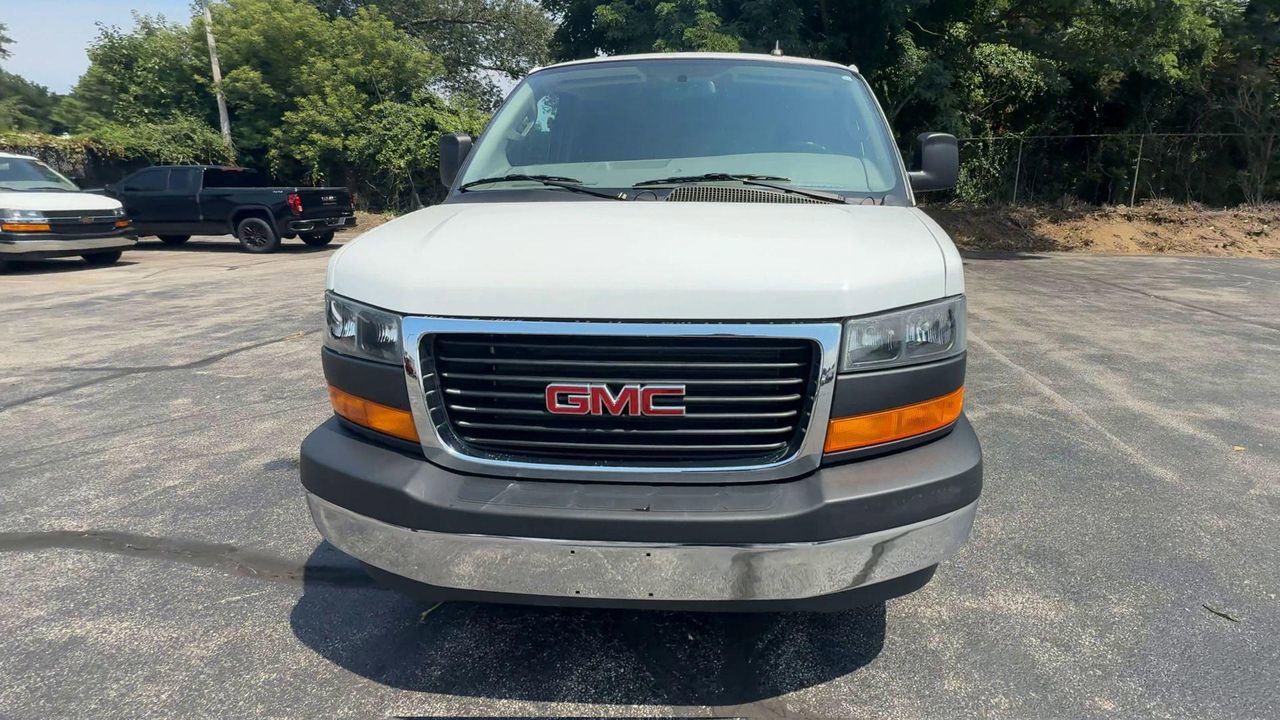 2023 Gmc Savana Cargo 2500 photo 3