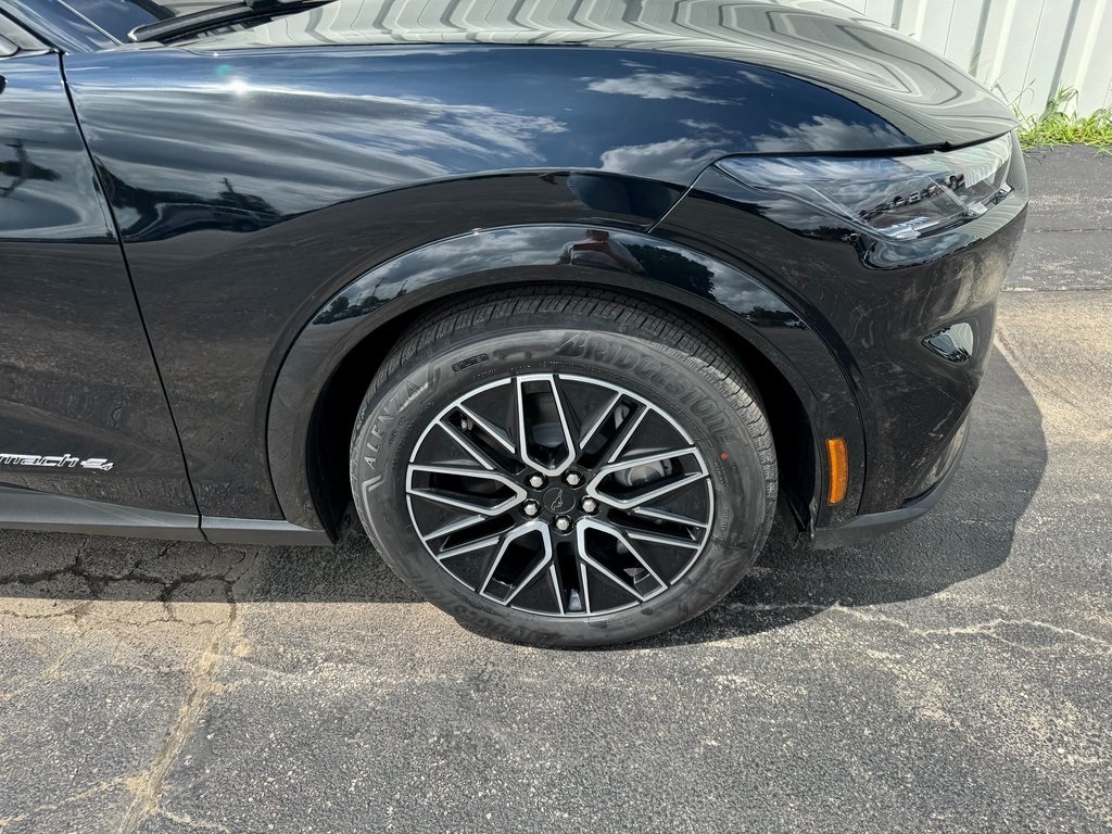2025 Ford Mustang Mach-E Premium photo 9