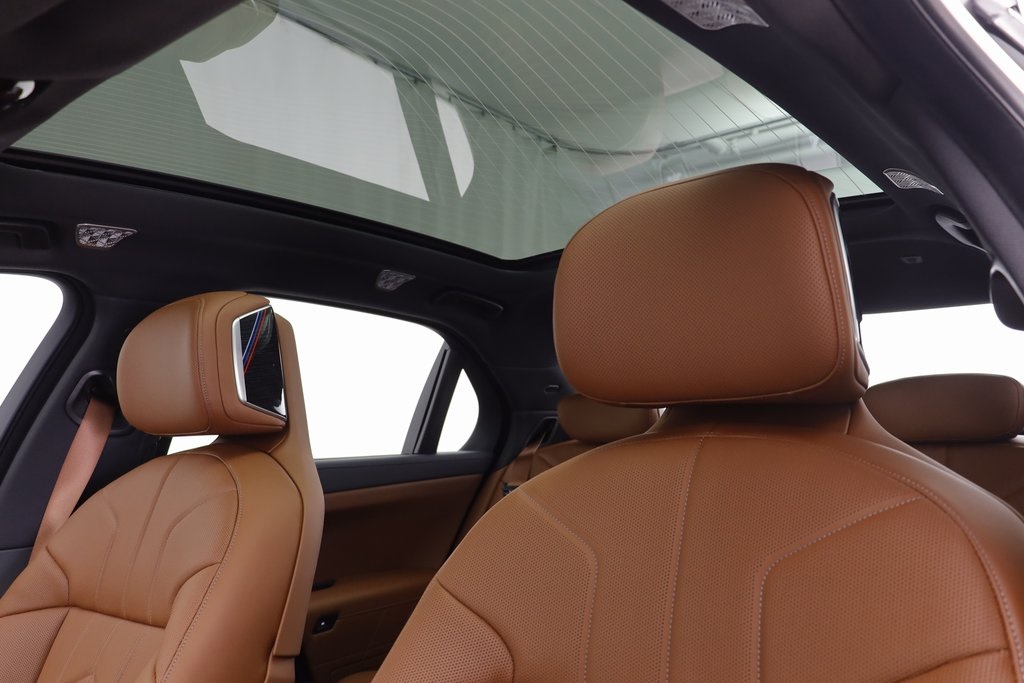 2026 Bmw 750e photo 13
