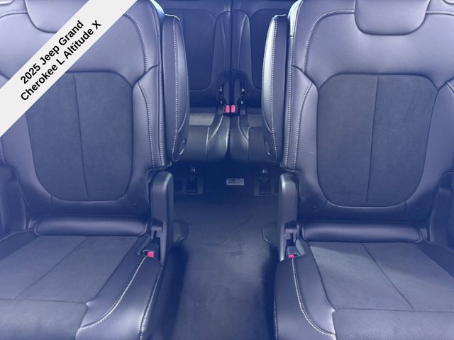 2025 Jeep Grand Cherokee Altitude X photo 17