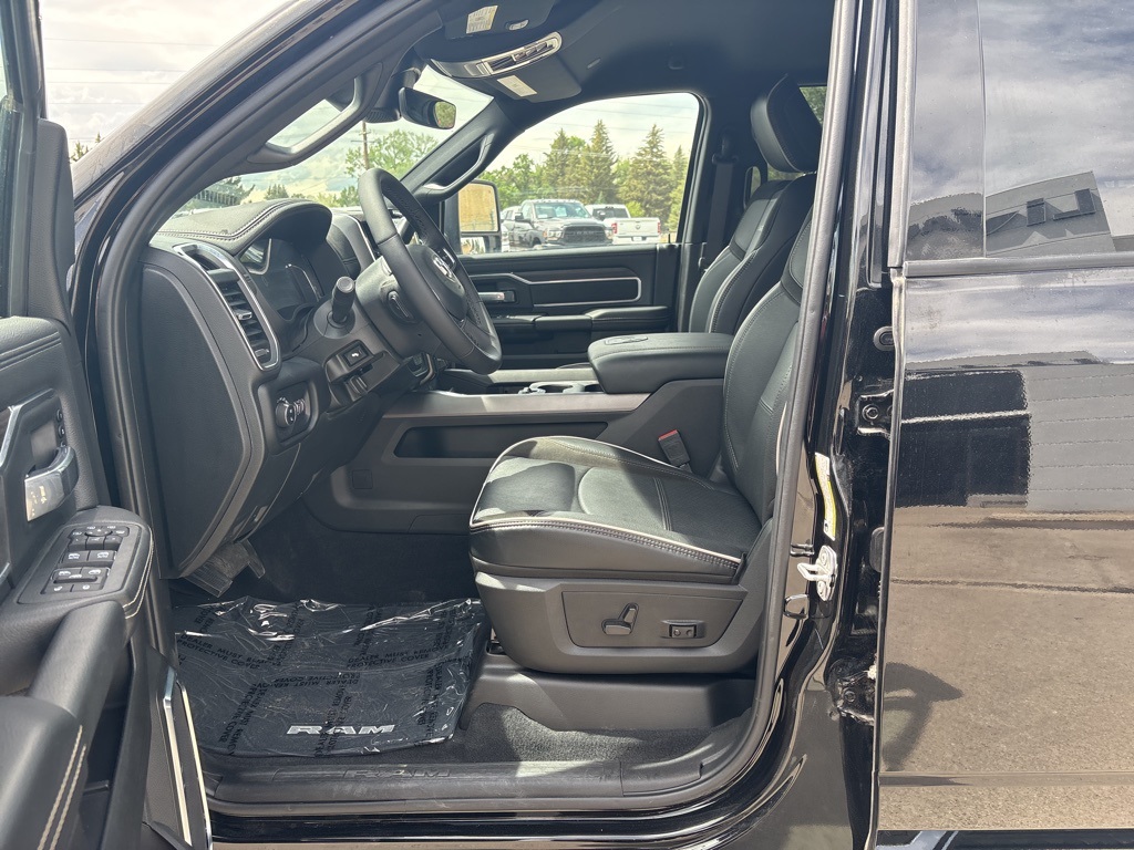 2025 Ram 2500 Laramie photo 8