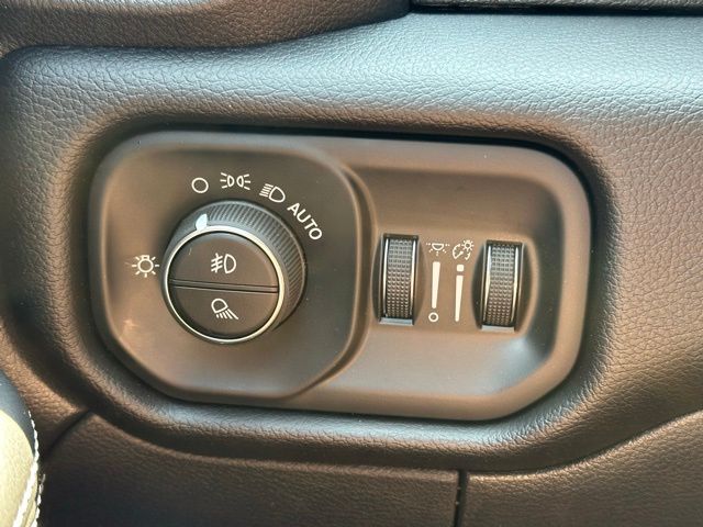 2025 Ram 2500 Laramie photo 17