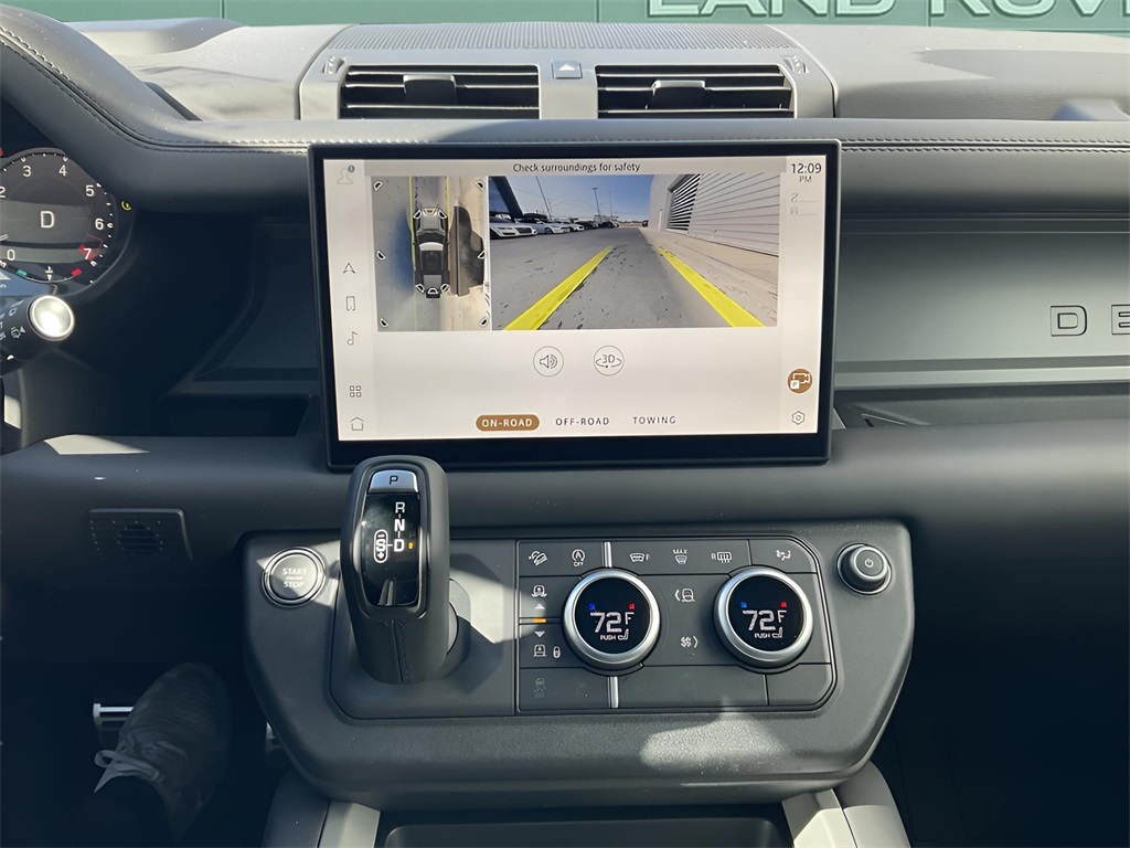 2025 Land Rover Defender 110 V8 photo 10