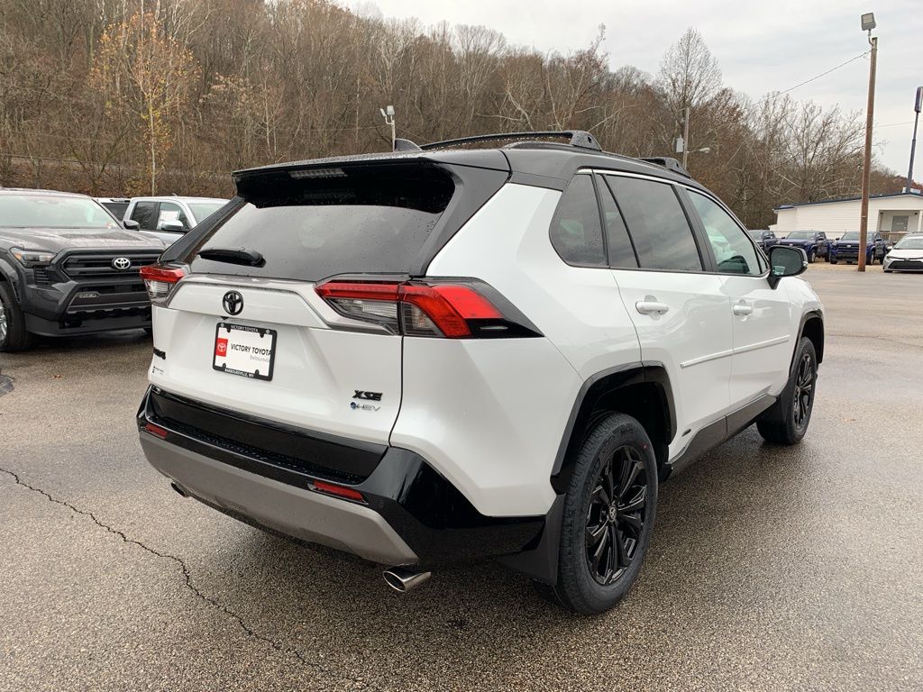 2025 Toyota RAV4 Hybrid XSE photo 3