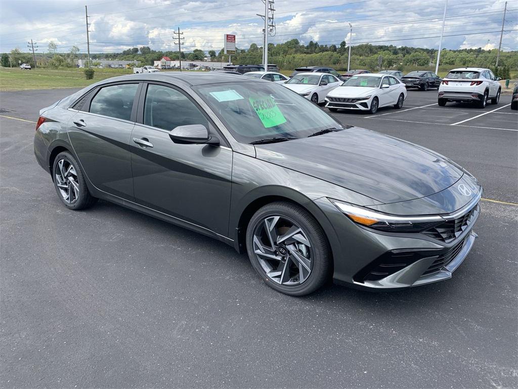 2025 Hyundai Elantra SEL's photo