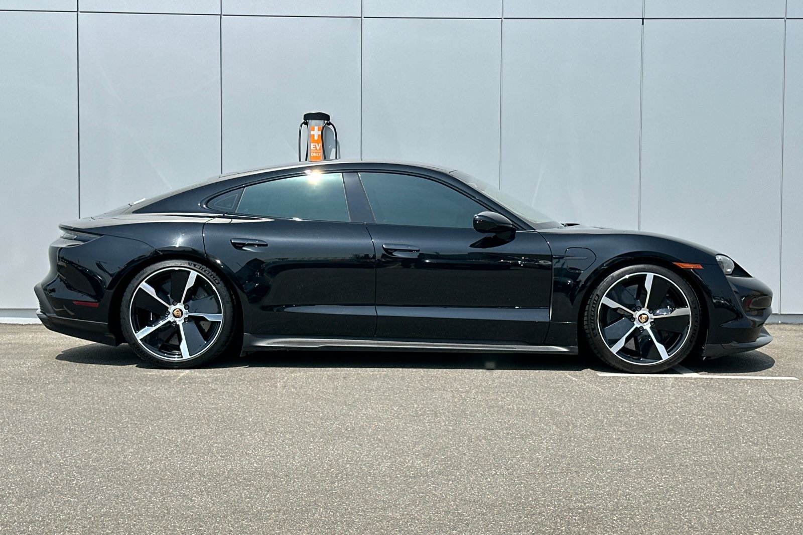 2021 Porsche Taycan Turbo S photo 6