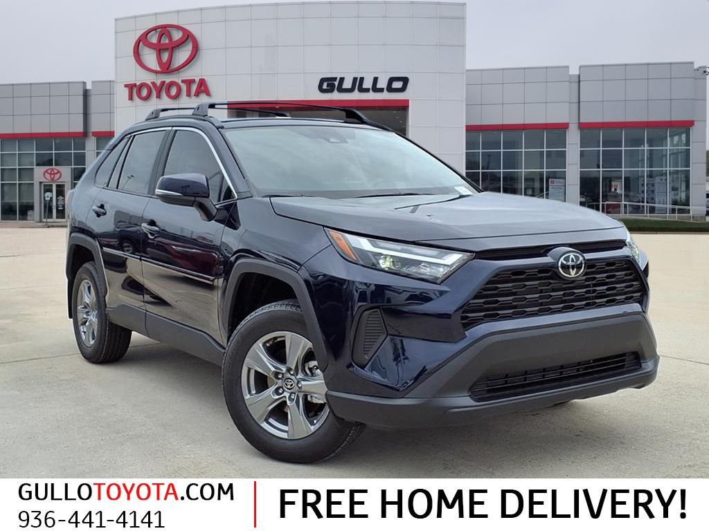 2025 Toyota RAV4 XLE's photo