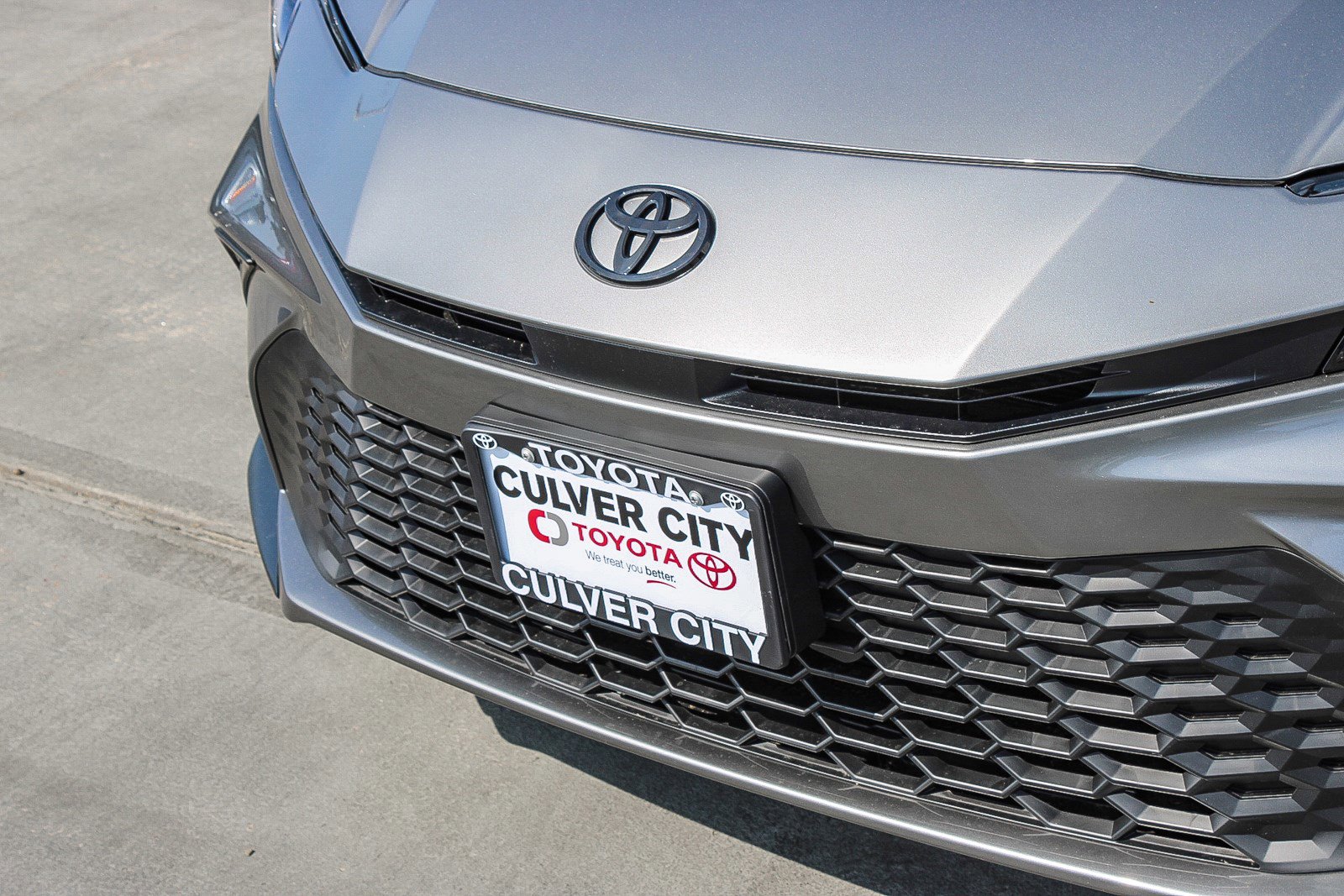 2025 Toyota Camry SE photo 4