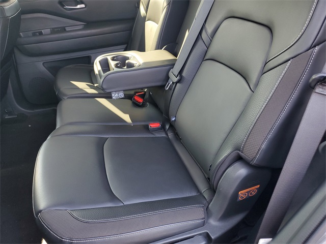 2024 Nissan Pathfinder SL photo 10