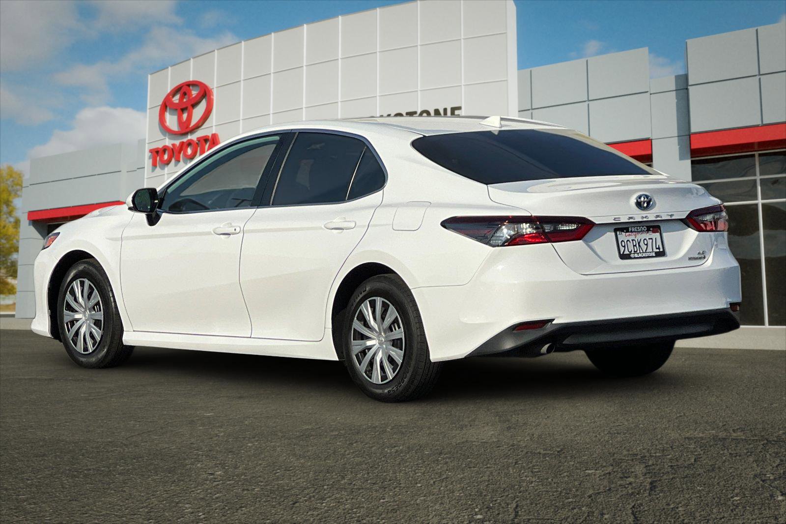 2022 Toyota Camry Hybrid LE photo 5