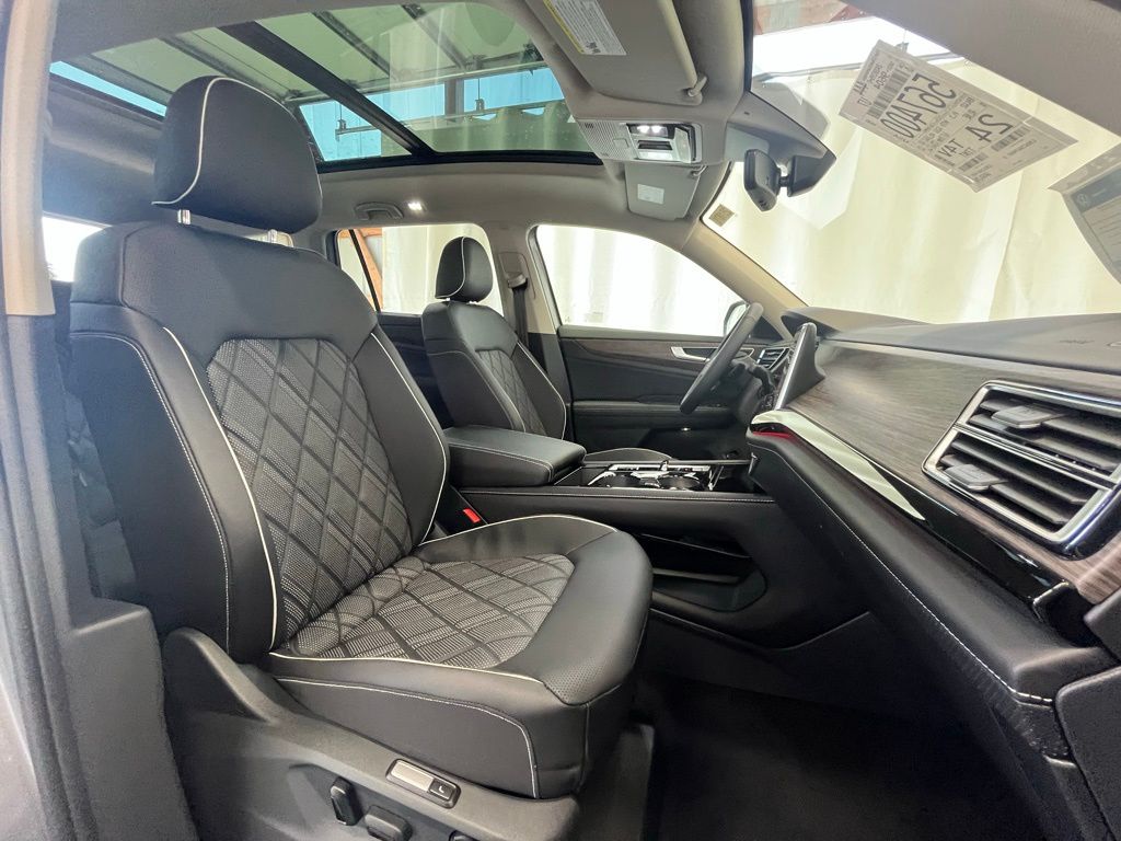 2025 Volkswagen Atlas SEL Premium R-Line photo 11