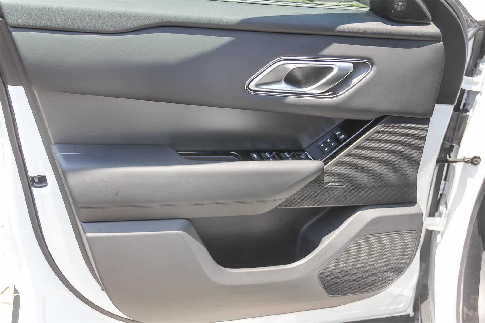 2026 Land Rover Range Rover Velar S photo 15
