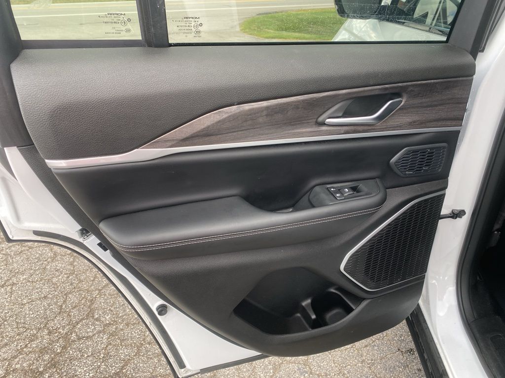 2023 Jeep Cherokee Base photo 15