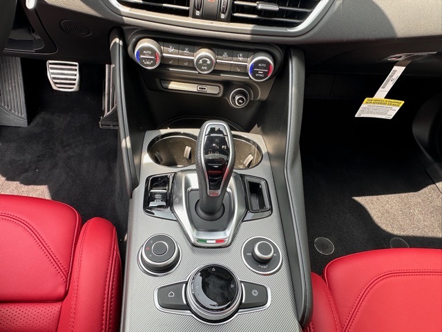 2025 Alfa Romeo Giulia Base photo 10
