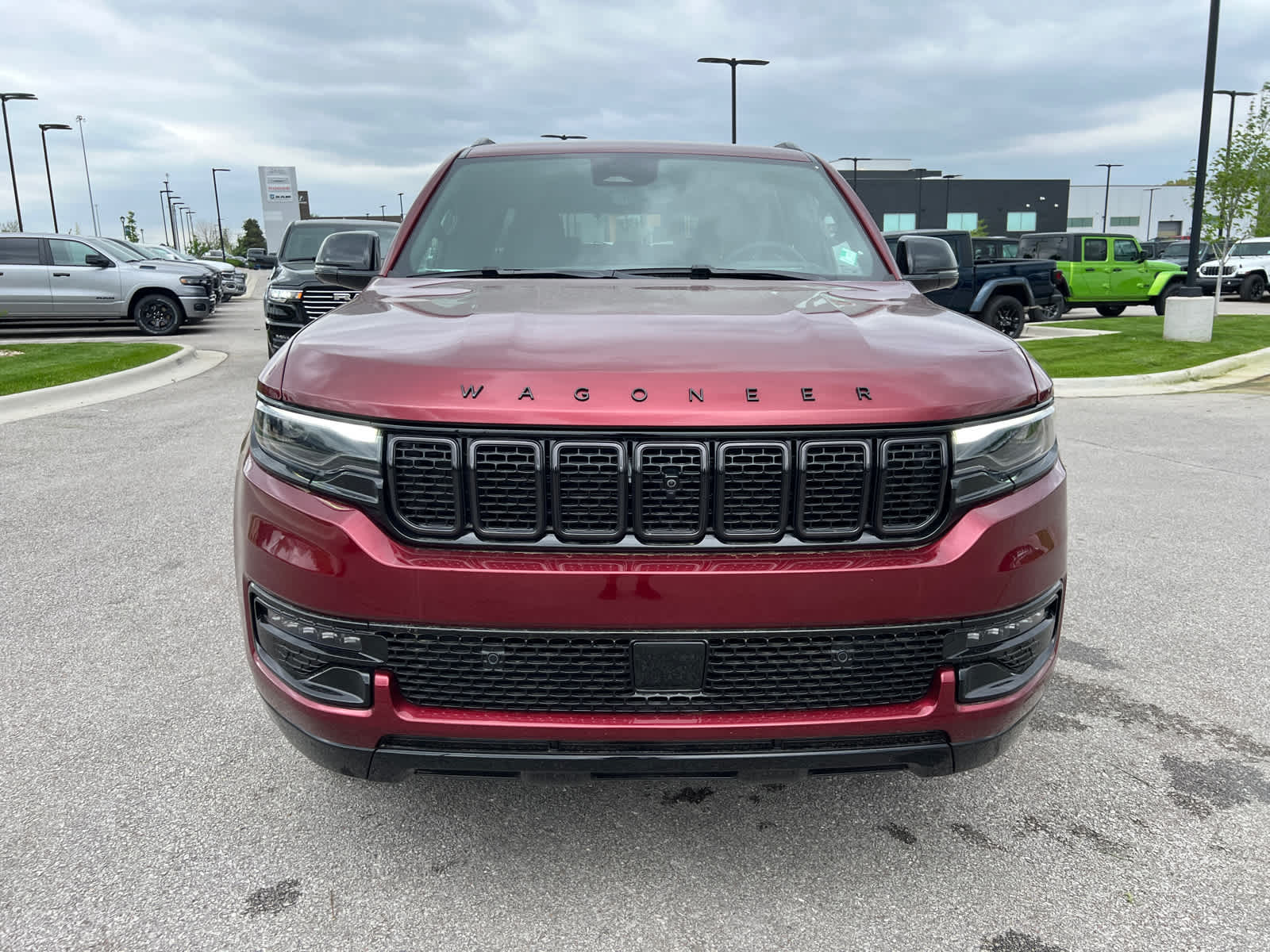 2025 Jeep Wagoneer Series II Carbide photo 2