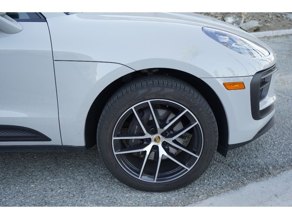 2022 Porsche Macan Base photo 3
