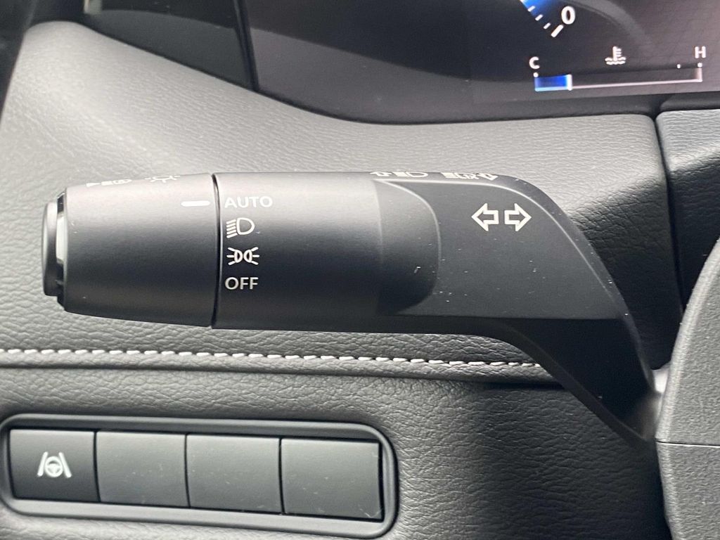 2025 Nissan Armada SV photo 18