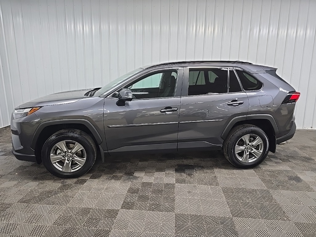 2024 Toyota RAV4 XLE photo 4