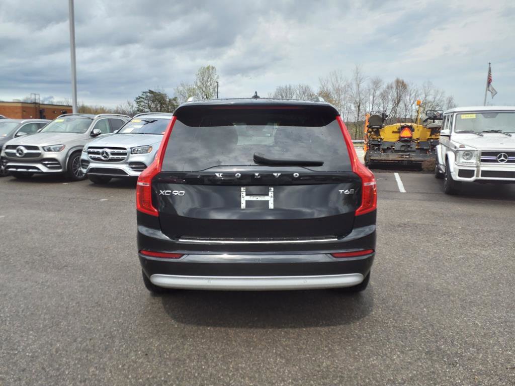 2022 Volvo XC90 Momentum photo 4