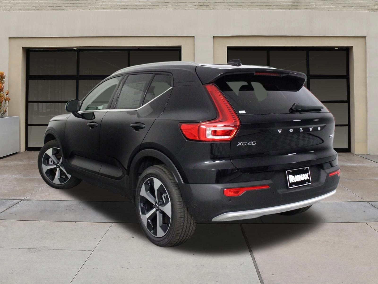 2025 Volvo XC40 Core photo 3