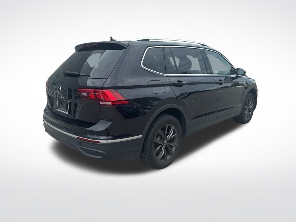 2024 Volkswagen Tiguan SE Wolfsburg Edition photo 3