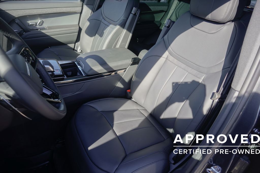 2025 Land Rover Range Rover Sport SE photo 16