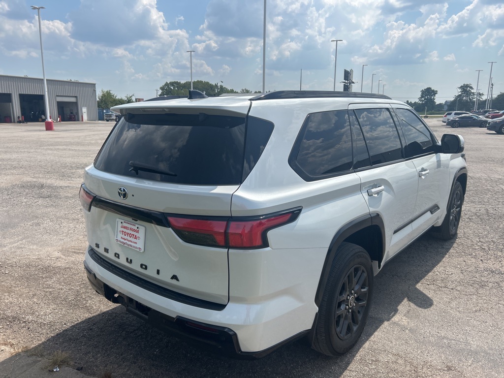 2023 Toyota Sequoia photo 5