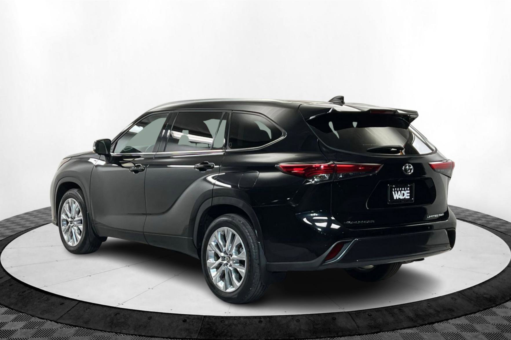 2023 Toyota Highlander L photo 2