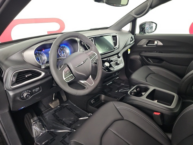 2026 Chrysler Pacifica photo 11