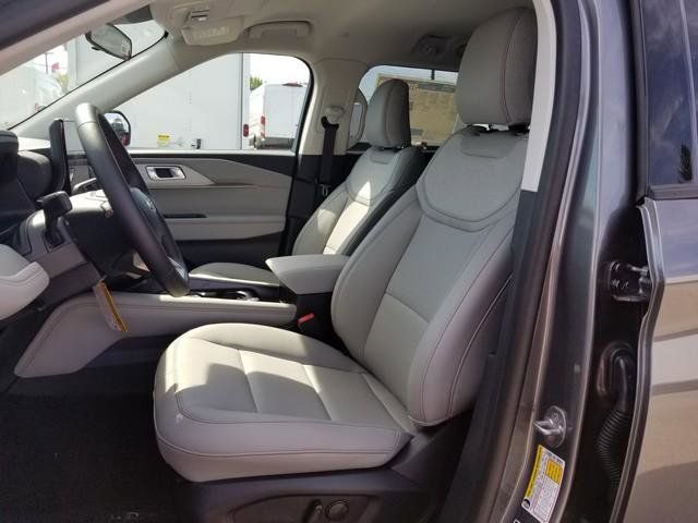 2025 Ford Explorer photo 15