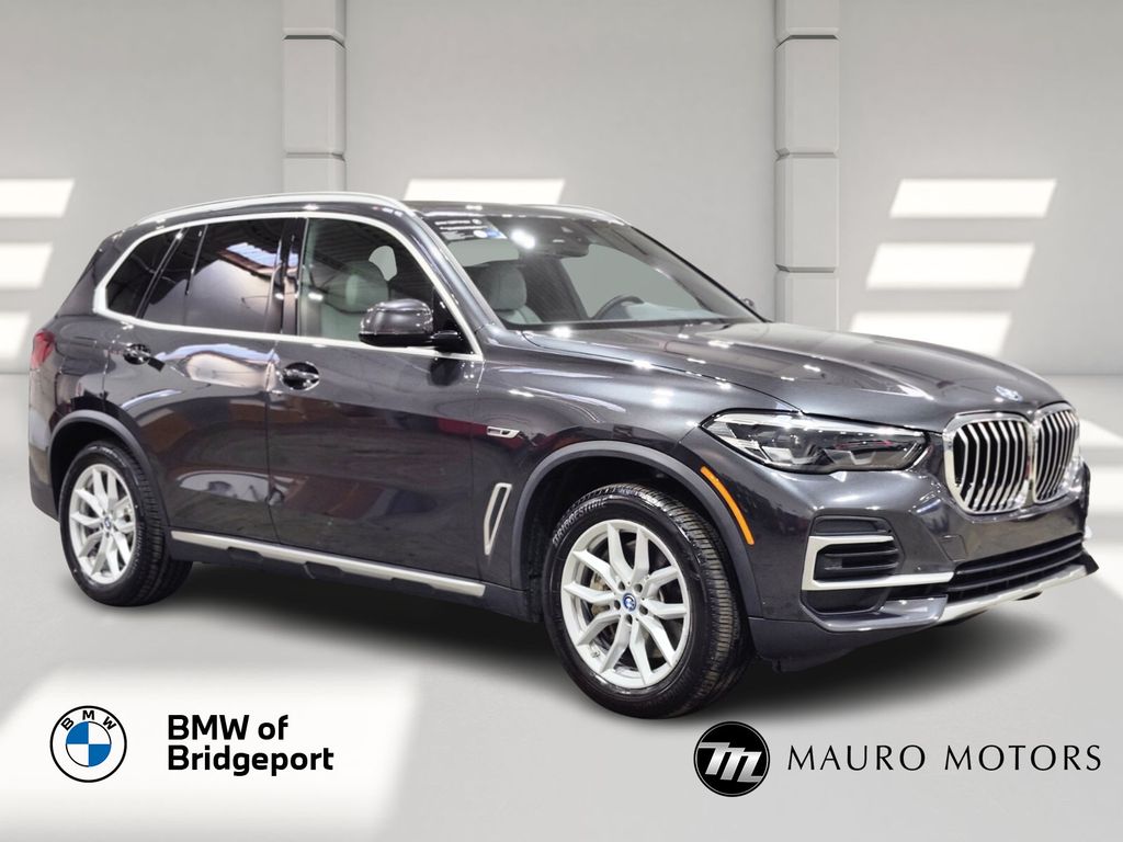 2023 BMW X5 45e's photo