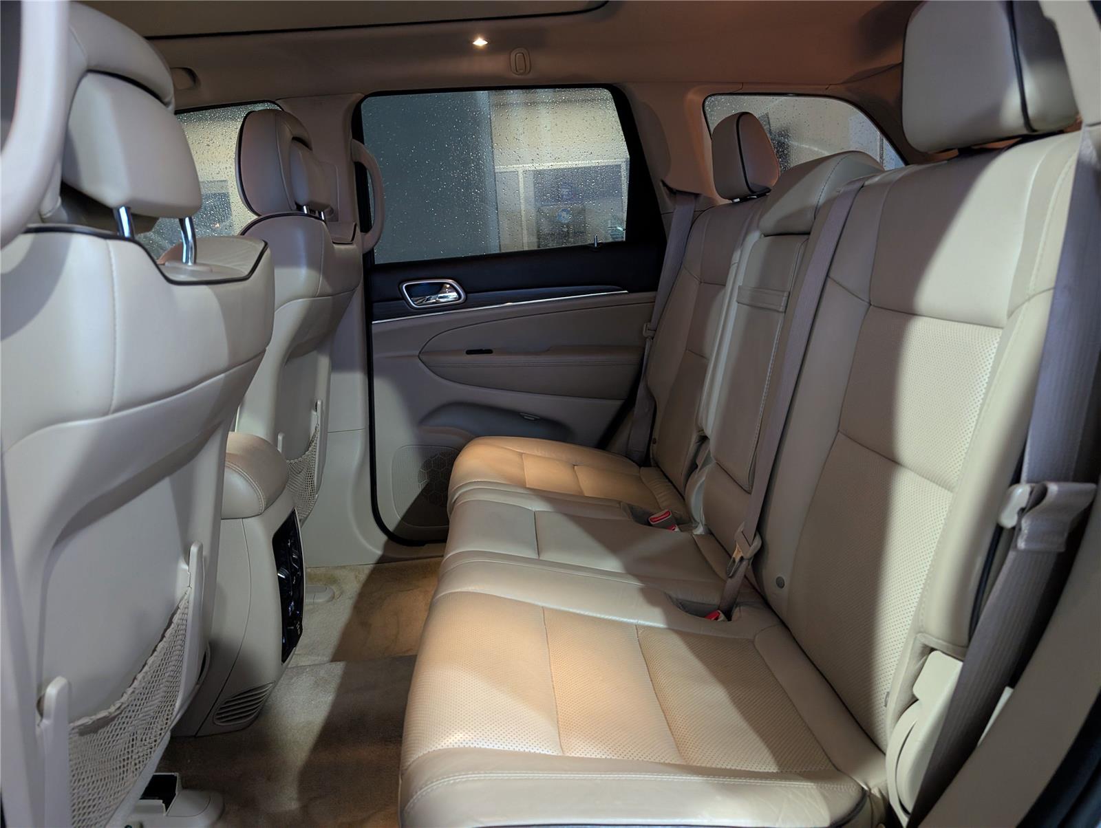2017 Jeep Grand Cherokee Overland photo 27