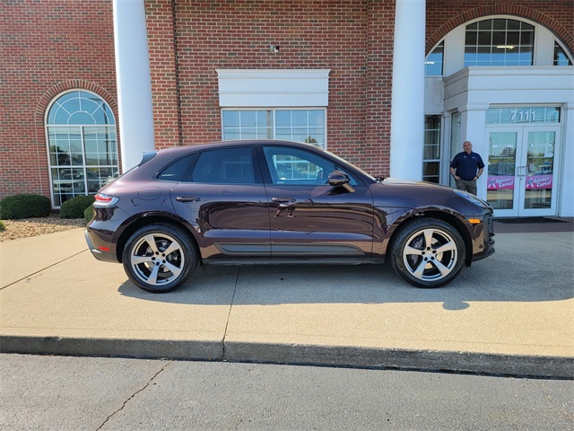 2023 Porsche Macan T photo 4