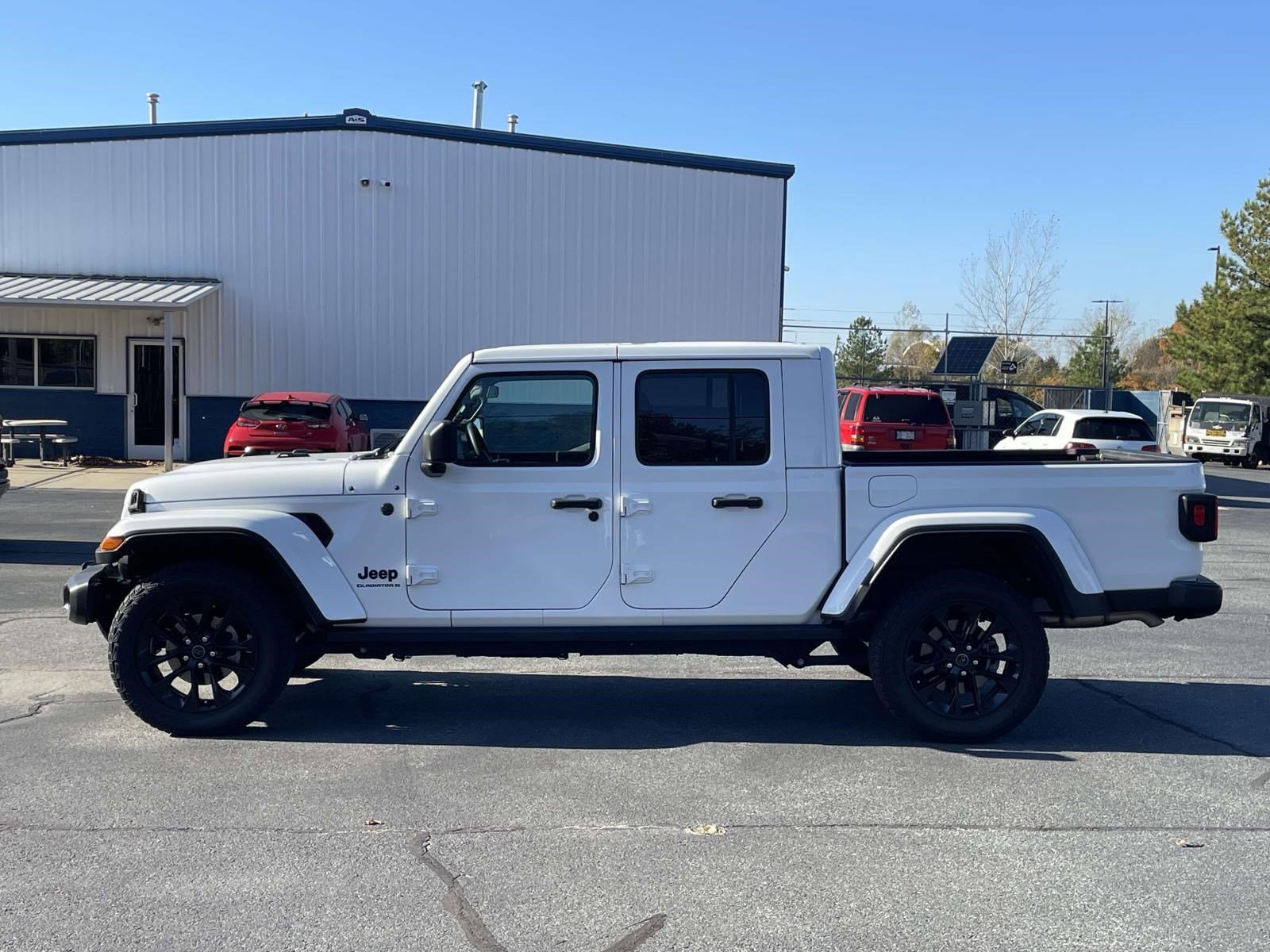 2024 Jeep Gladiator Sport photo 4