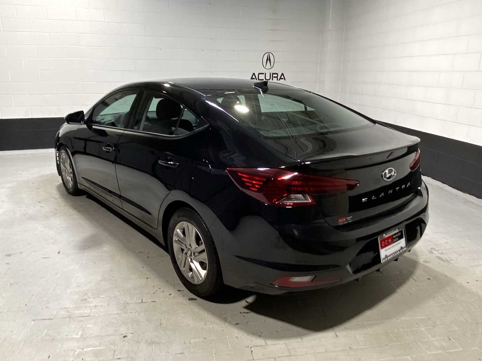 2019 Hyundai Elantra SEL photo 4