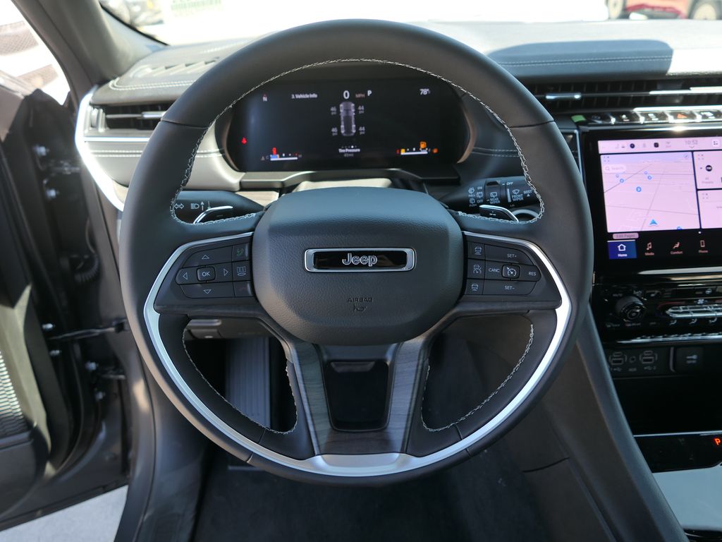 2025 Jeep Grand Cherokee Limited photo 13