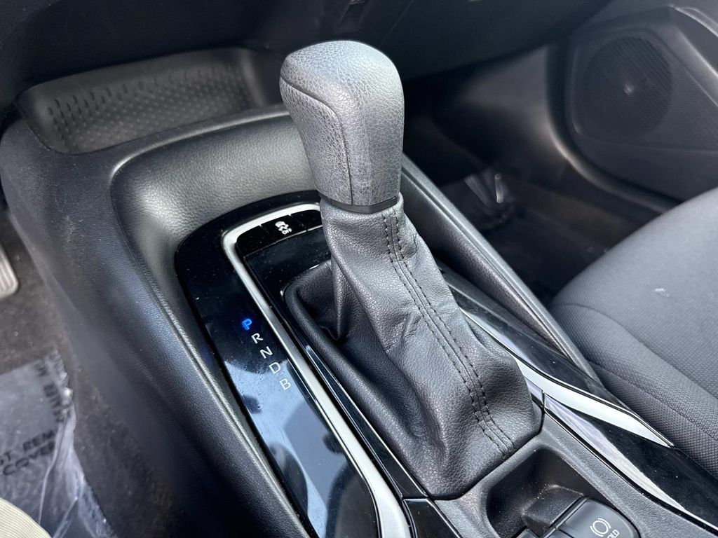2022 Toyota Corolla LE photo 25