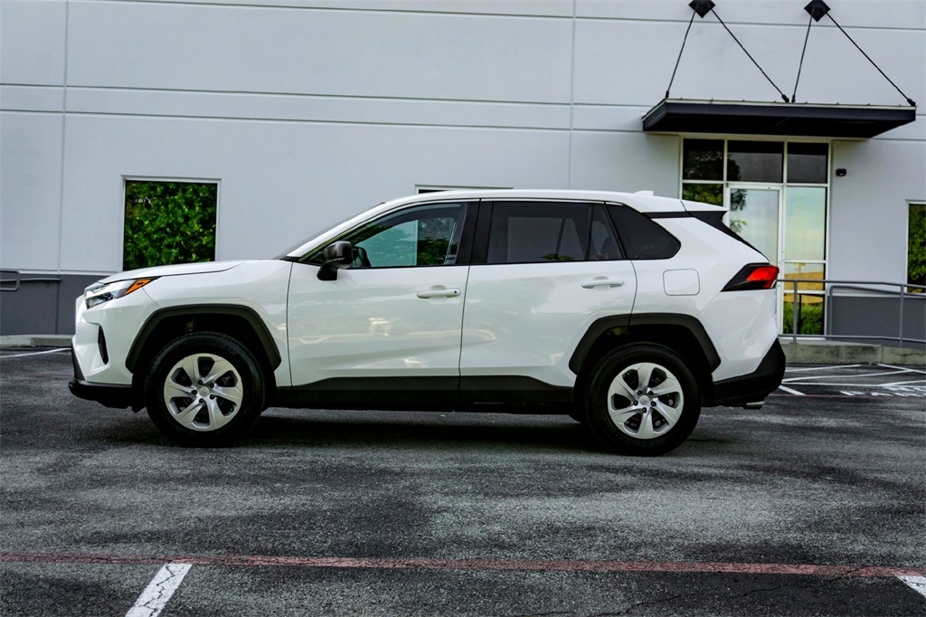 2024 Toyota RAV4 LE photo 7