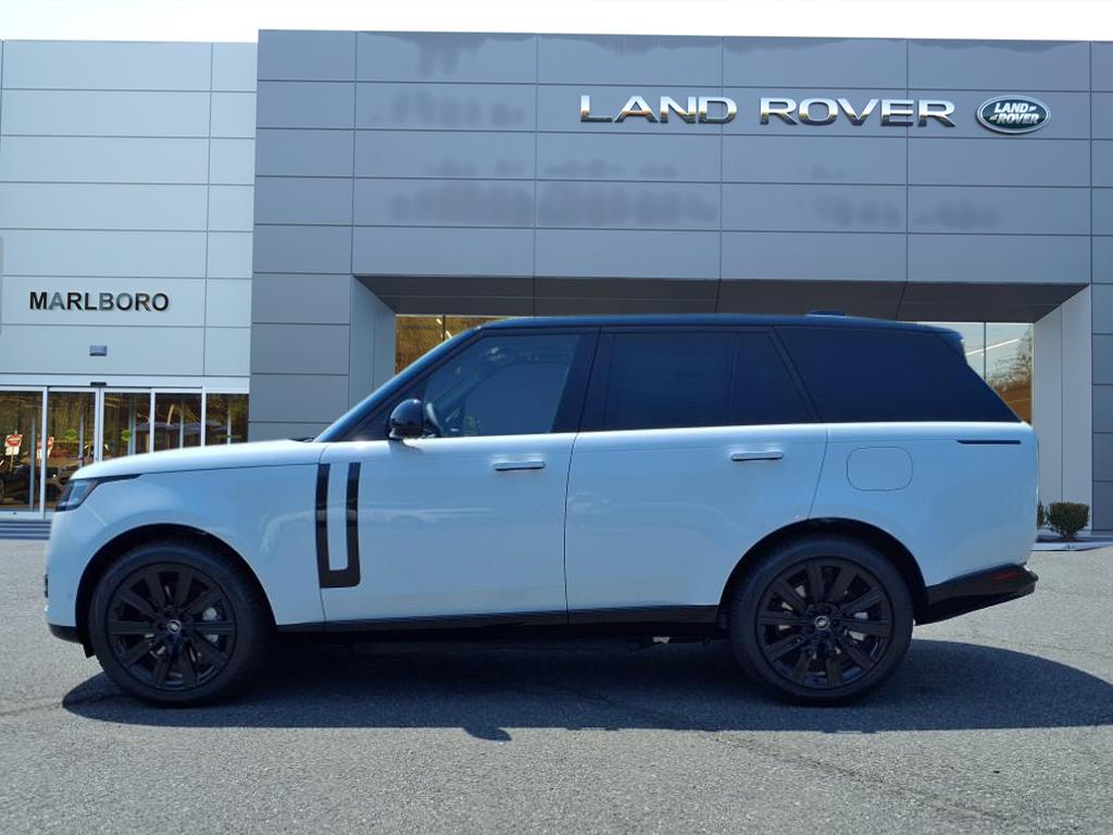 2025 Land Rover Range Rover SE photo 6