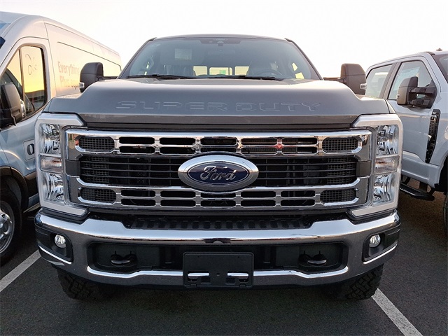 2025 Ford F-350 XLT photo 2