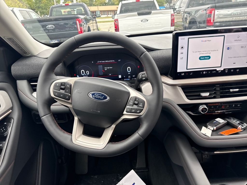 2025 Ford Explorer photo 13
