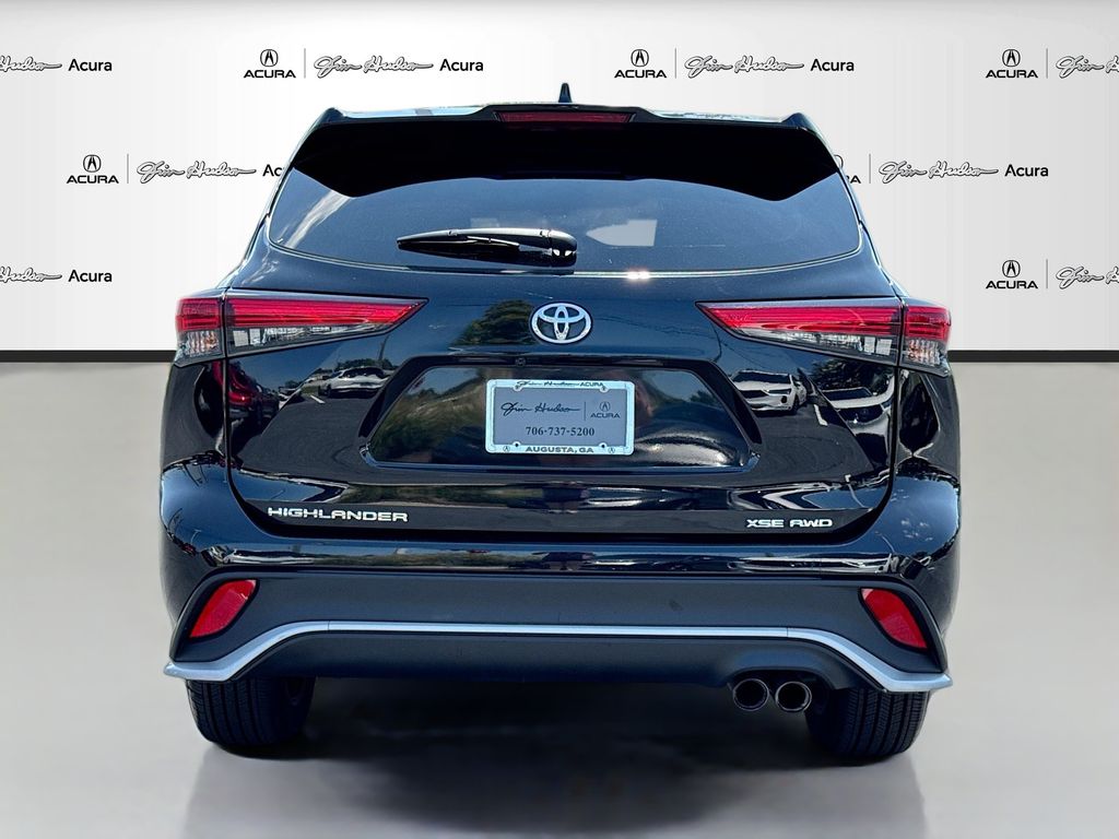 2022 Toyota Highlander XSE photo 2