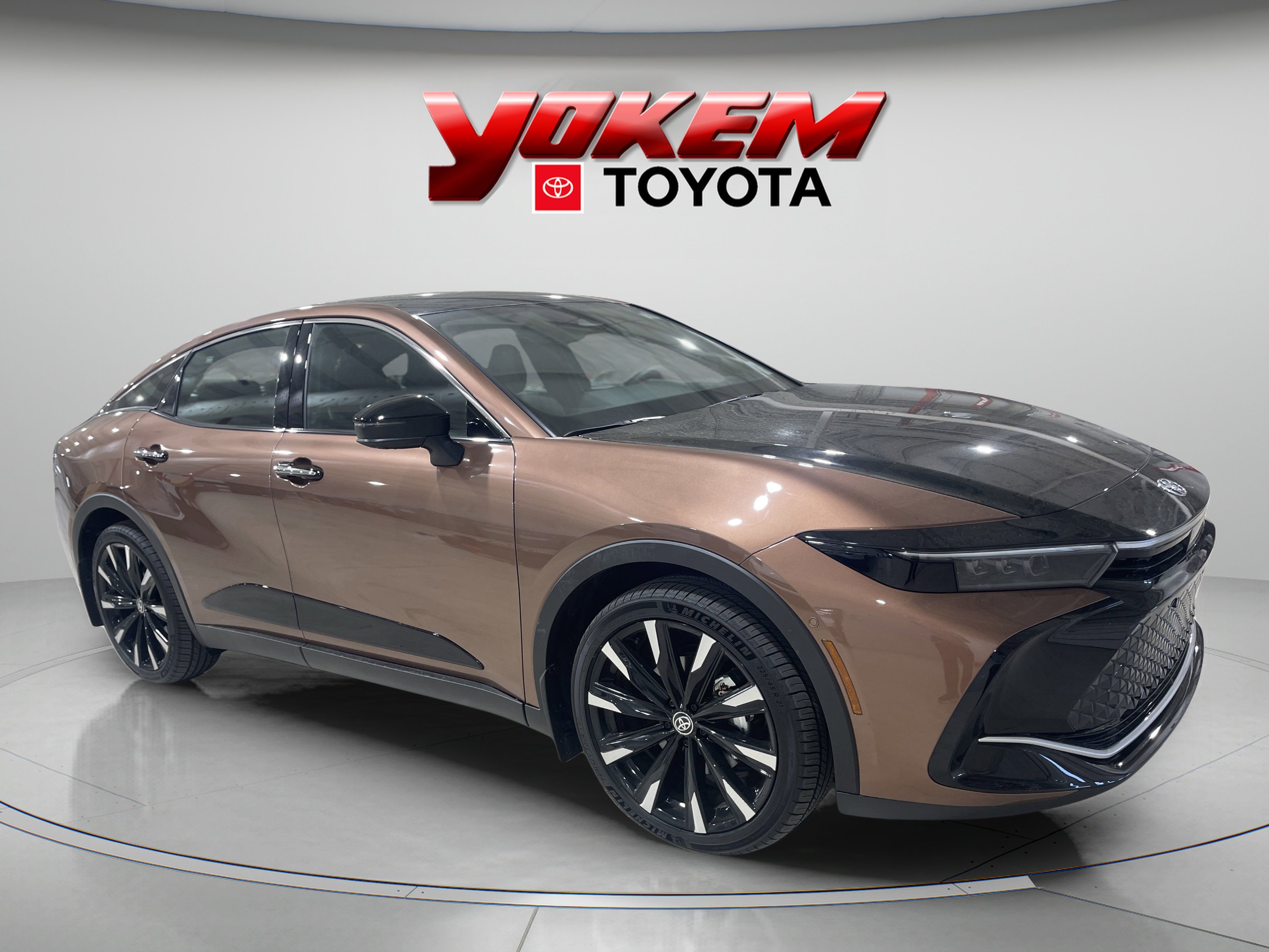 2025 Toyota Crown Platinum photo 4