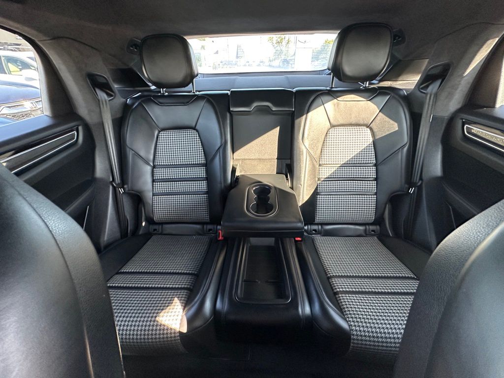 2022 Porsche Cayenne Coupe Base photo 25