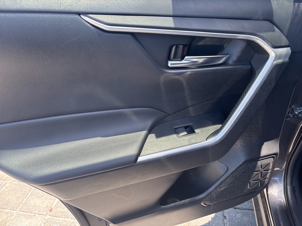 2021 Toyota RAV4 XLE photo 28