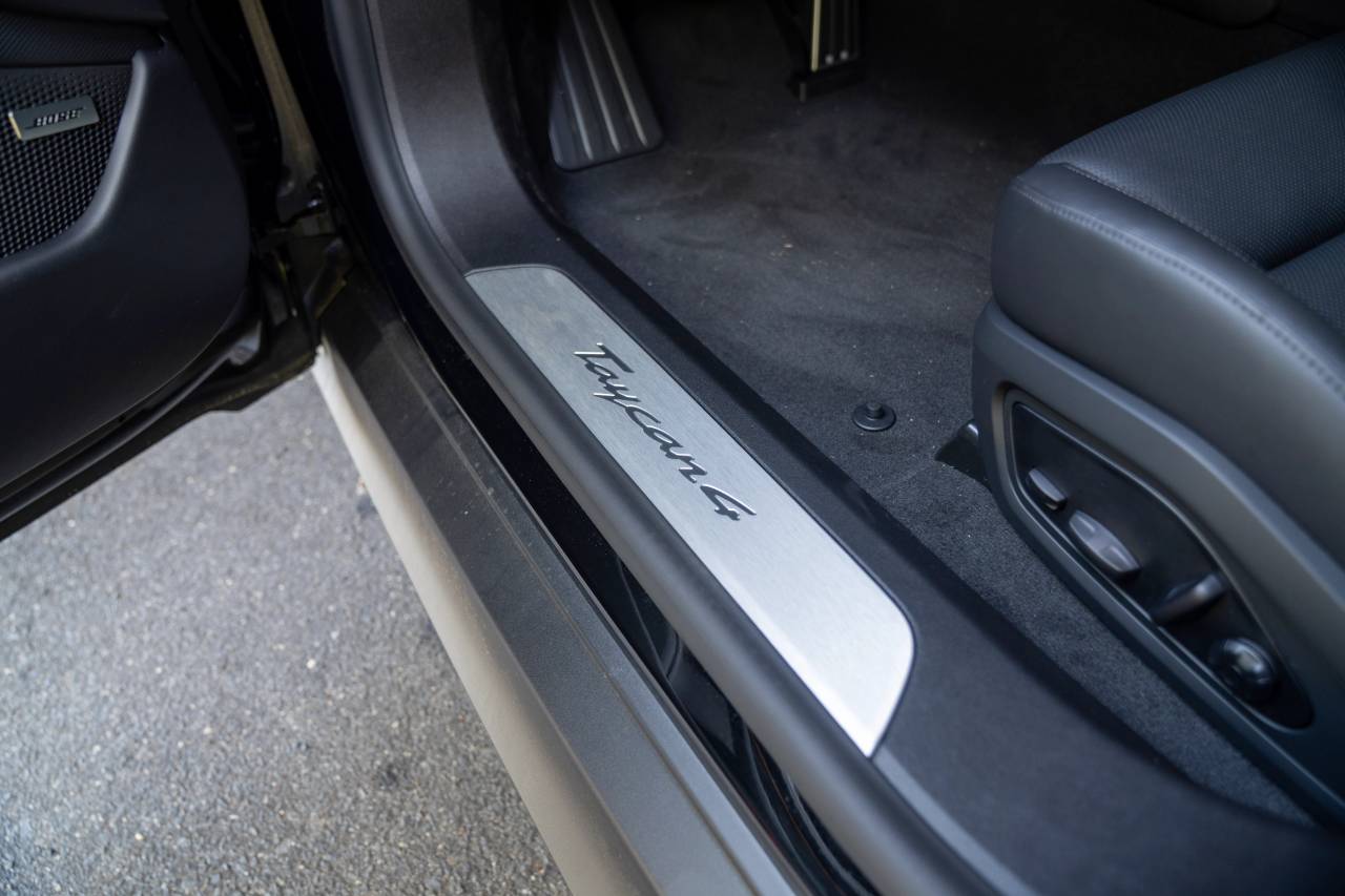 2025 Porsche Taycan 4 photo 28