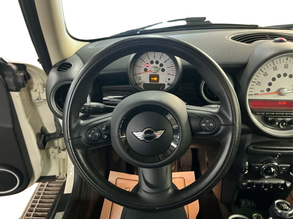 2013 Mini Clubman Base photo 12