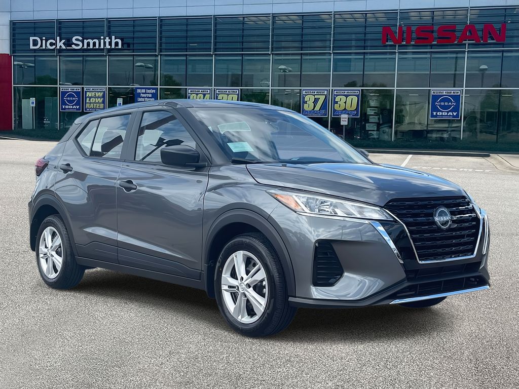 2025 Nissan KICKS PLAY Base's photo